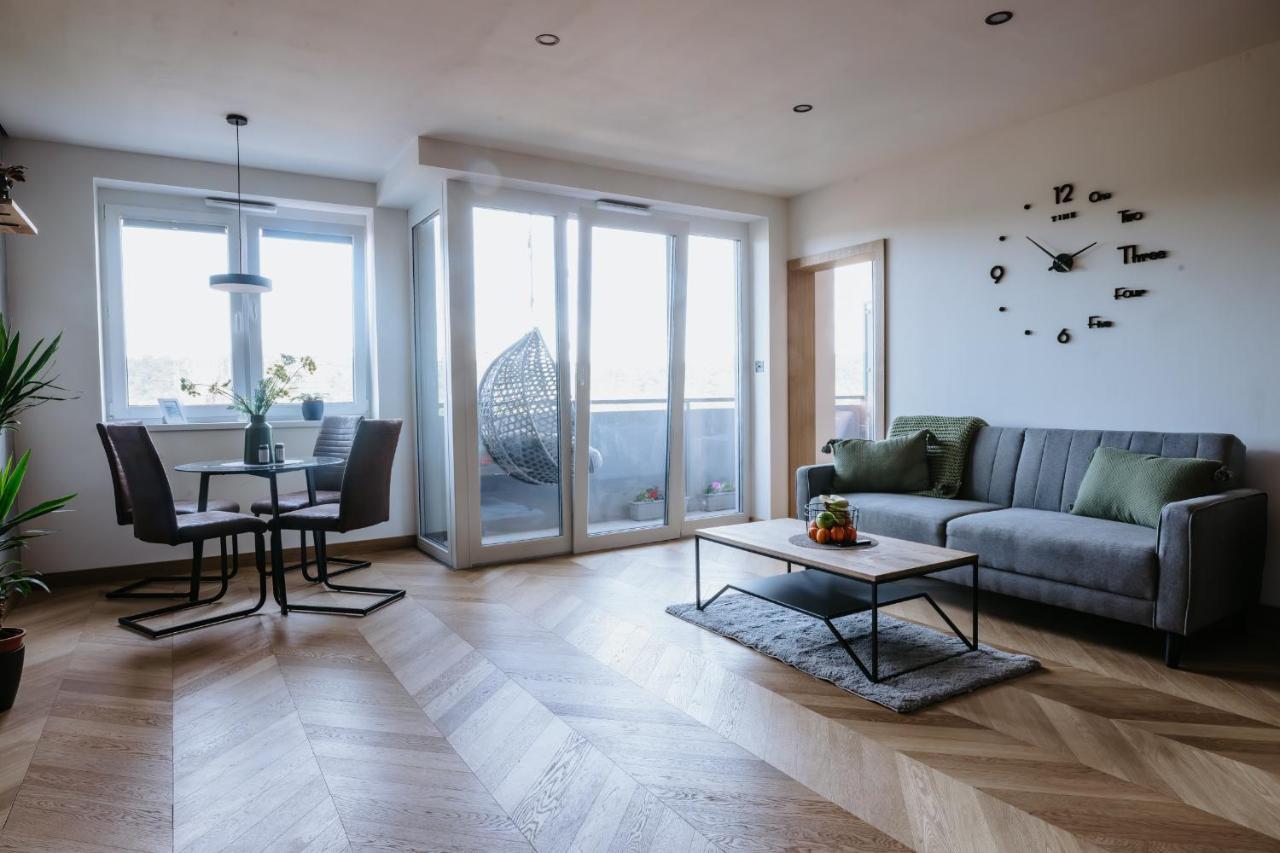Minimalist Design Penthouse - Kosice Old Town Daire Dış mekan fotoğraf