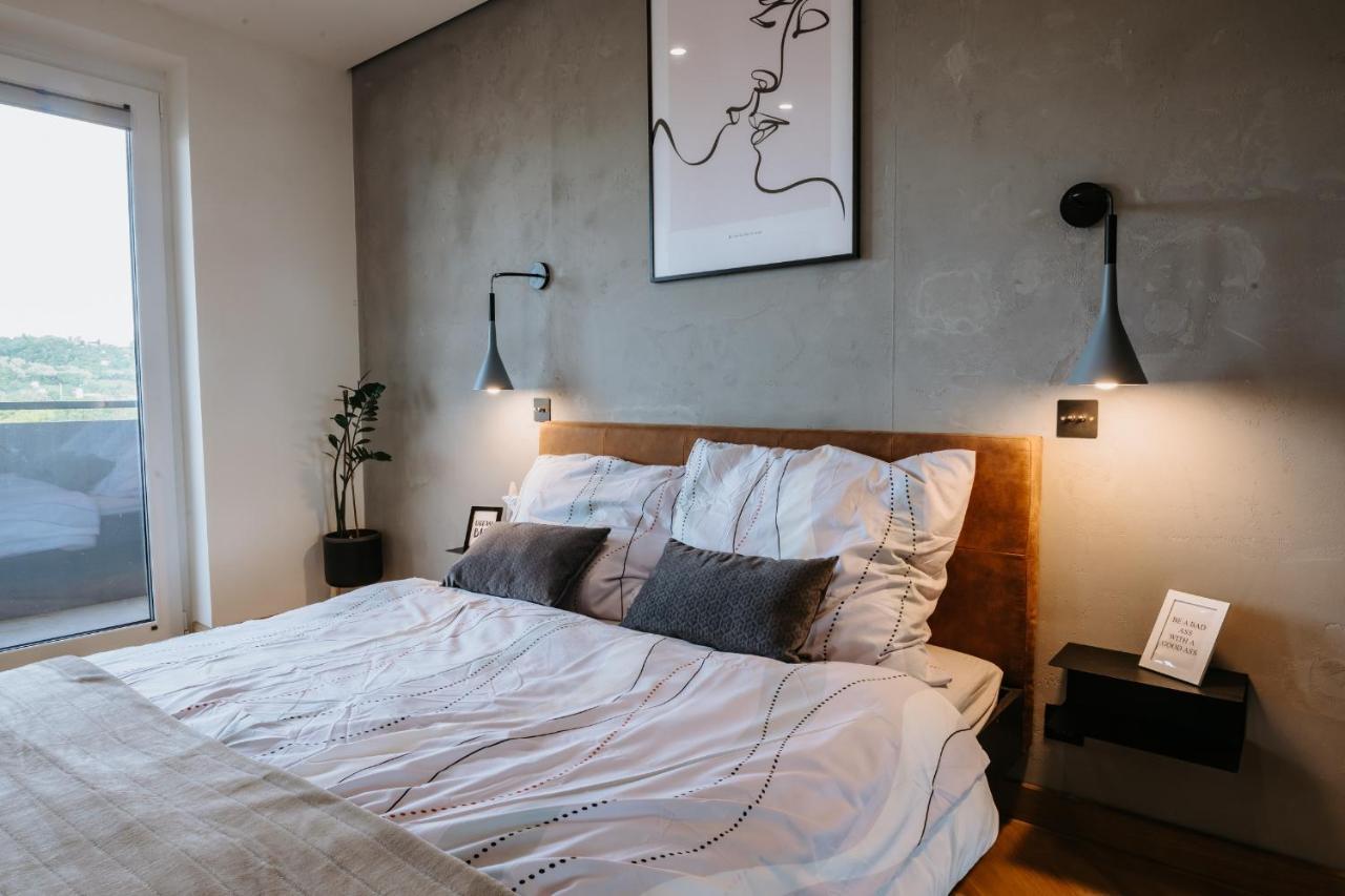 Minimalist Design Penthouse - Kosice Old Town Daire Dış mekan fotoğraf
